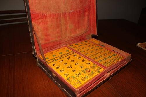 Vintage Mah-Jong set in original leather case with instruction manual